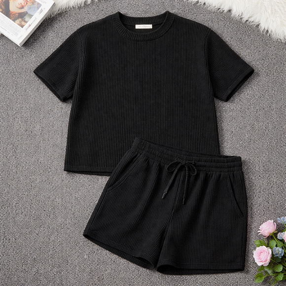 Zenana Outfitters Pants - Zenana NWOT Size Medium Black ribbed short set.
****Size MEDIUM****